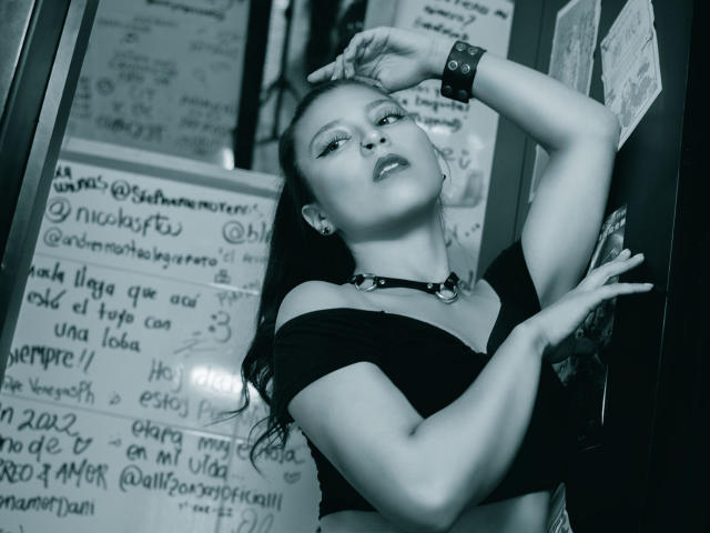 LaurynBloom - Live sex cam - 12467432