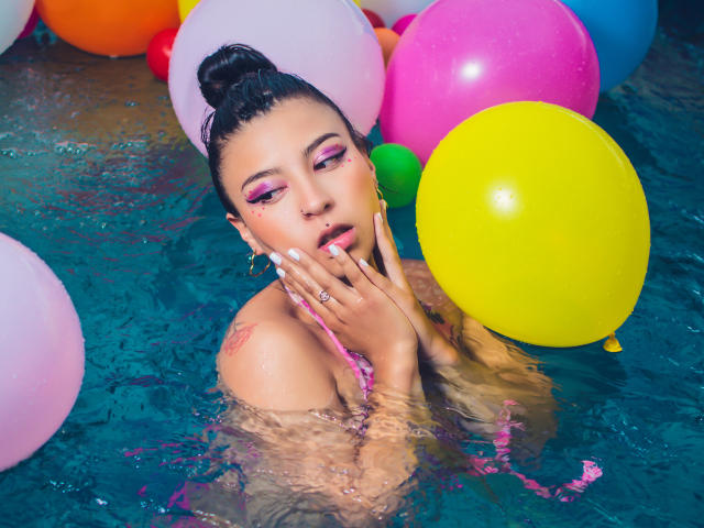 LaurynBloom - Live porn &amp; sex cam - 12467472