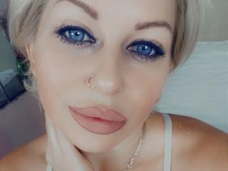 BellaStrong - Live sex cam - 12503536