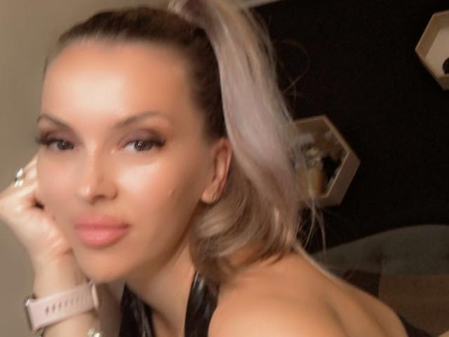 SophieDeee - Live sex cam - 12530568
