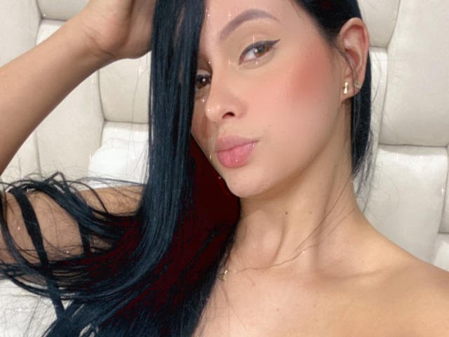 EmilyParkerr - Live sex cam - 12549416