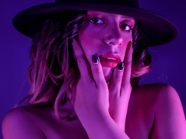 MaluFerrero - Live porn &amp; sex cam - 12590596