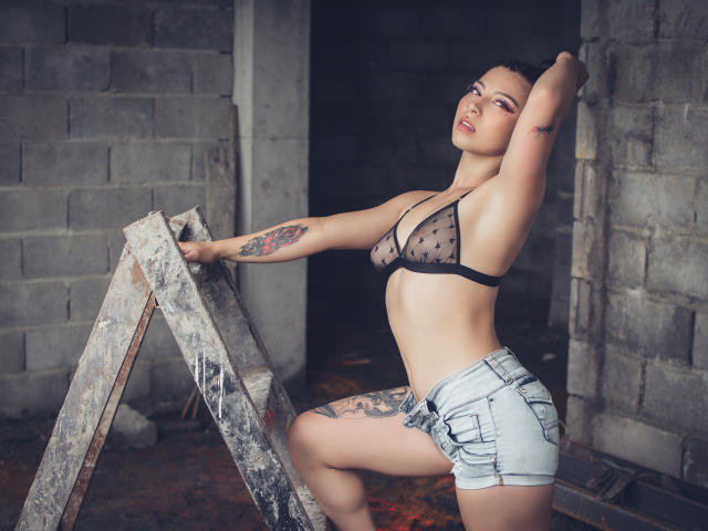 LaurynBloom - Live porn &amp; sex cam - 12779444