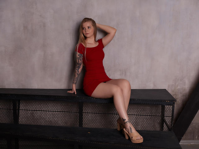 SirenaTigress - Live sex cam - 12803564