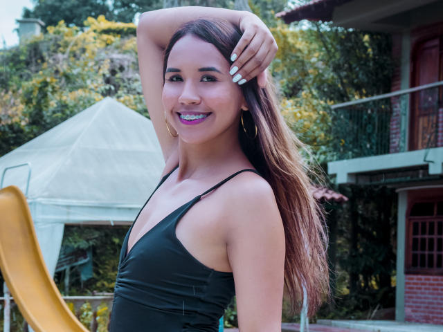 AliceeVega - сексуальная веб-камера в реальном времени - 12864400