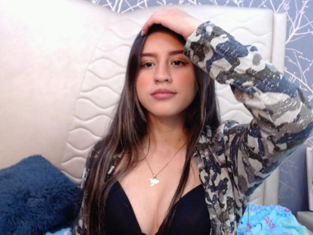 KyliieEvans - Live Sex Cam - 12869652