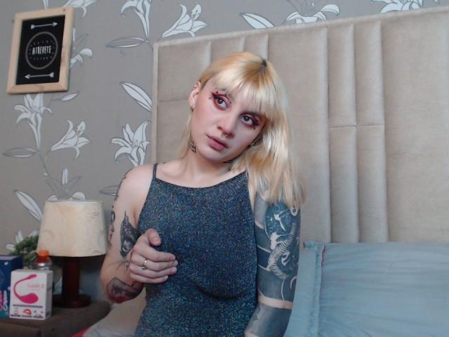 ZaraThompson - Live sex cam - 13020344