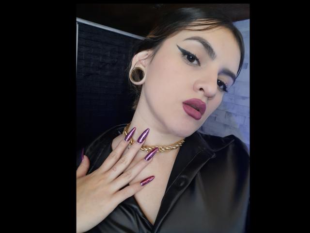 FiorellaStrong - Élő pornó és szexkamera - 13065152