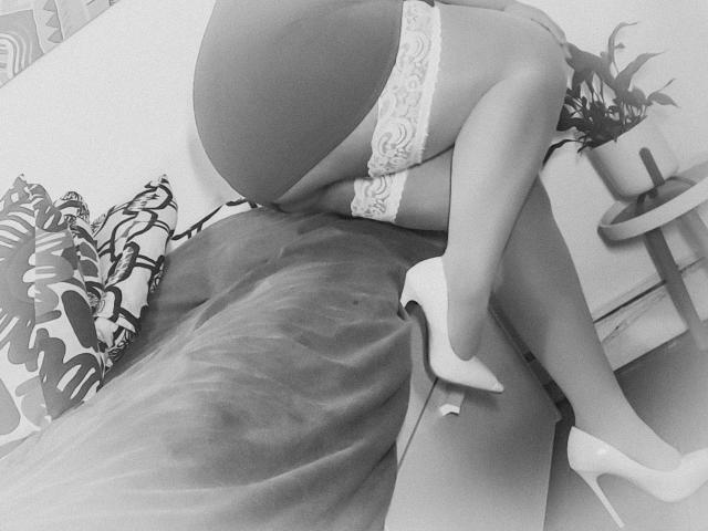 JuliaFrancaise - Live porn &amp; sex cam - 13124160