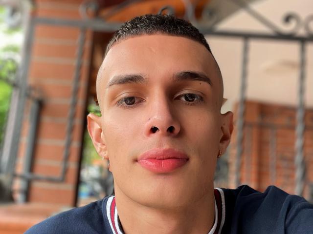 SlimLewis - Live sex cam - 13204864