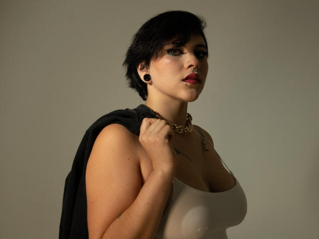 MissCharlottte - Live porn &amp; sex cam - 13222008