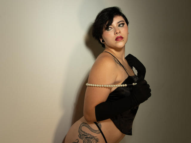 MissCharlottte - Live Sex Cam - 13222104