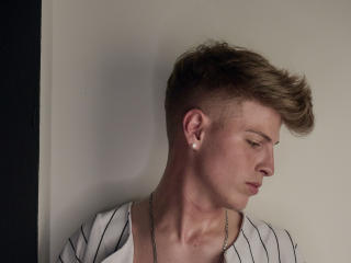 JustinYumy - Live sex cam - 13233196