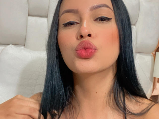 EmilyParkerr - Élő pornó és szexkamera - 13263512