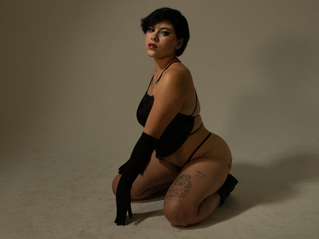 MissCharlottte - Live sex cam - 13300332