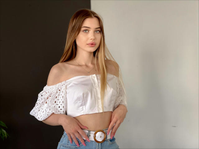 SunriseHi - Live sex cam - 13359644