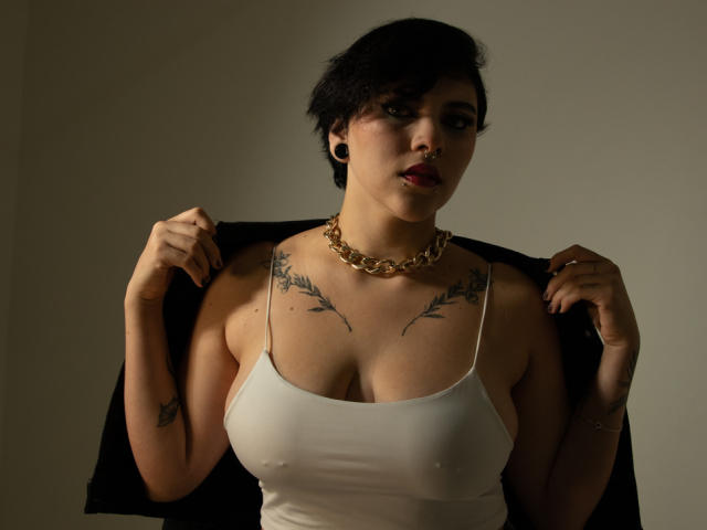 MissCharlottte - Live Sex Cam - 13424764