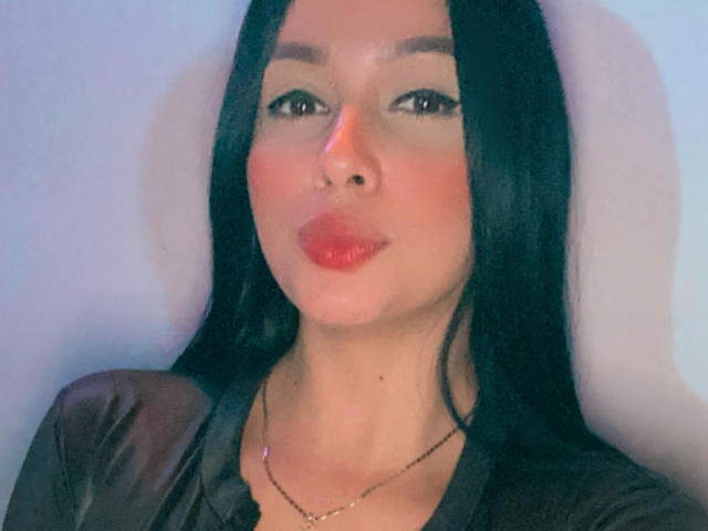 EmilyParkerr - Live Sex Cam - 13559876