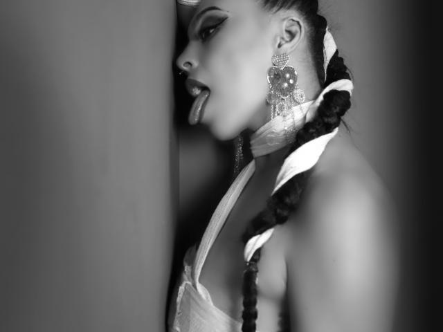 NenaBlack - сексуальная веб-камера в реальном времени - 13617068