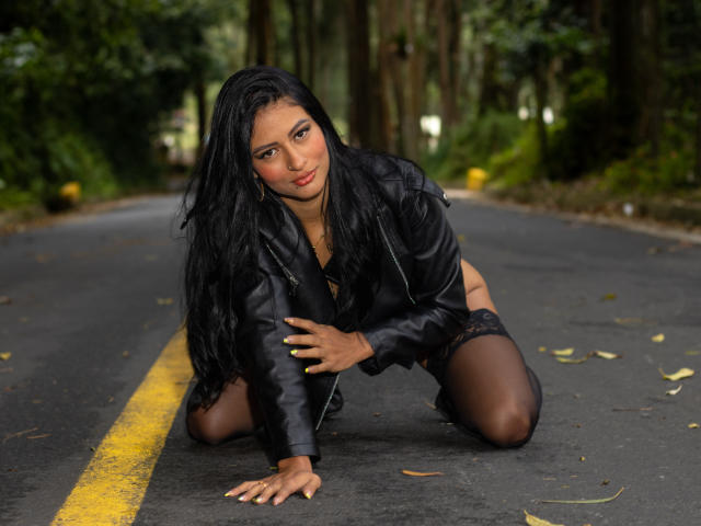 AlahiaMeyer - Live porn &amp; sex cam - 13639840