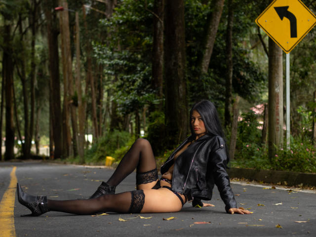 AlahiaMeyer - Live porn &amp; sex cam - 13639852