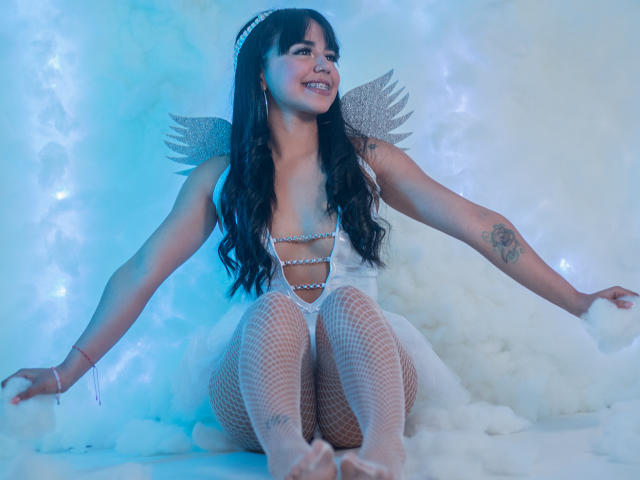 IsaCastro - Live Sex Cam - 13724372