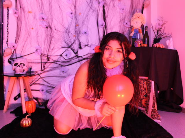 KendallSweetz - Live sex cam - 13749016