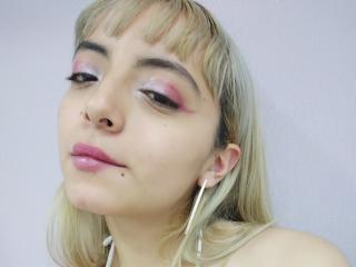 AnnieLeone - Live sex cam - 13781276