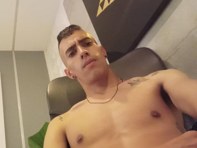 JoshueChaude - Live sex cam - 13854324