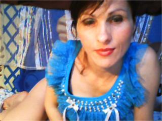 SensualSonia - Webcam live en direct avec cette Incroyable jeune beauté très sexy ayant le sexe complètement épilé sur le service XLove.com 