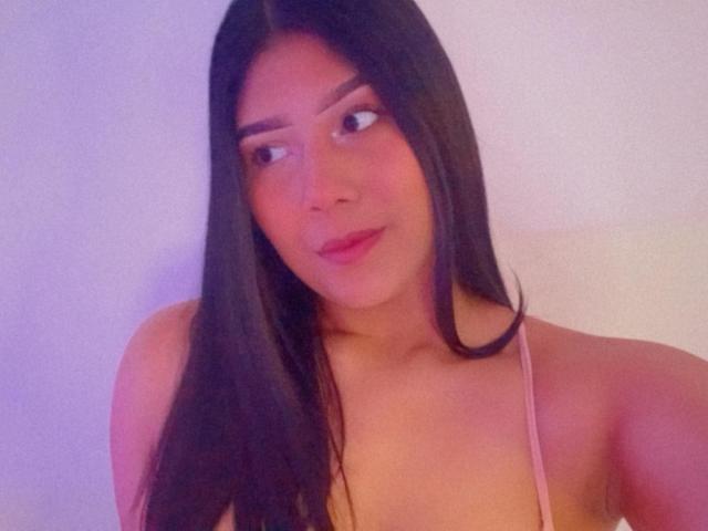 AlessaJames - Live sex cam - 13939076