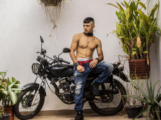 ArturoCardona - Live porn & sex cam - 13976152