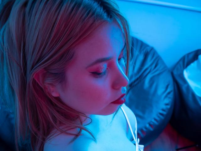 MartinaYoung - Live sex cam - 14053916