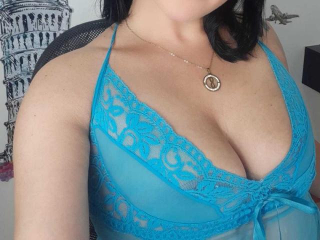 GiselleLacout - Live Sex Cam - 14061404