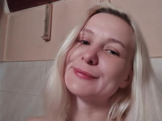 CarlieCarrie - Live Sex Cam - 14179548