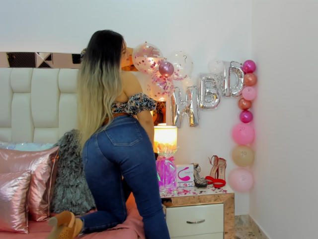 ValerieStone - сексуальная веб-камера в реальном времени - 14240438