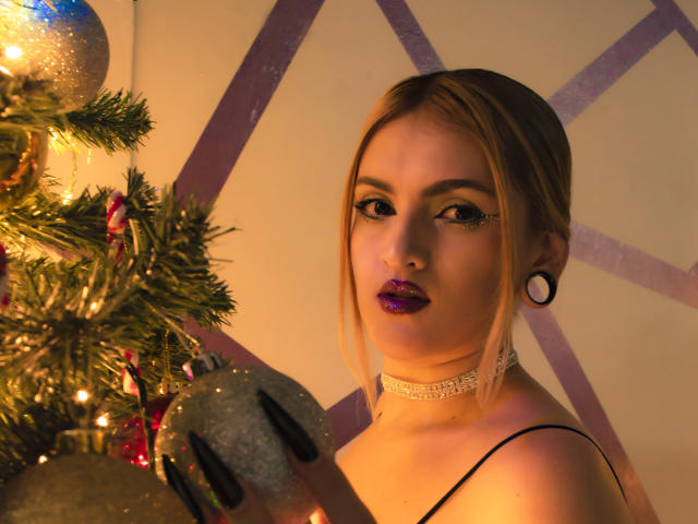 FiorellaStrong - Live sex cam - 14336406