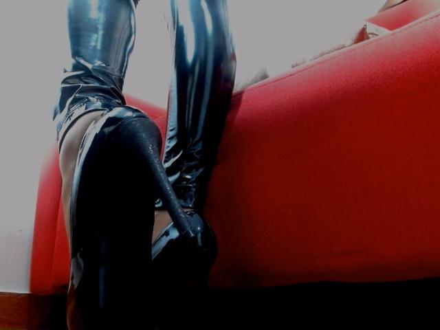 VioletaSwitch - Live porn &amp; sex cam - 14372210