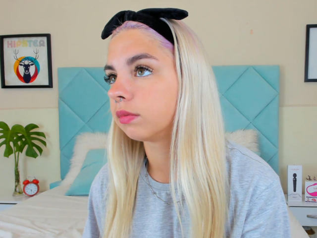 KimDenilo - Live porn &amp; sex cam - 14373842
