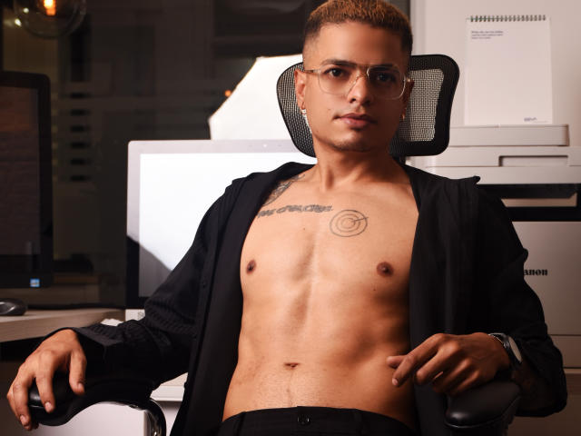 JohnyColer - Live Sex Cam - 14461918