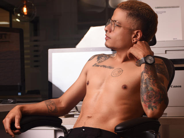 JohnyColer - Sexe cam en vivo - 14461982