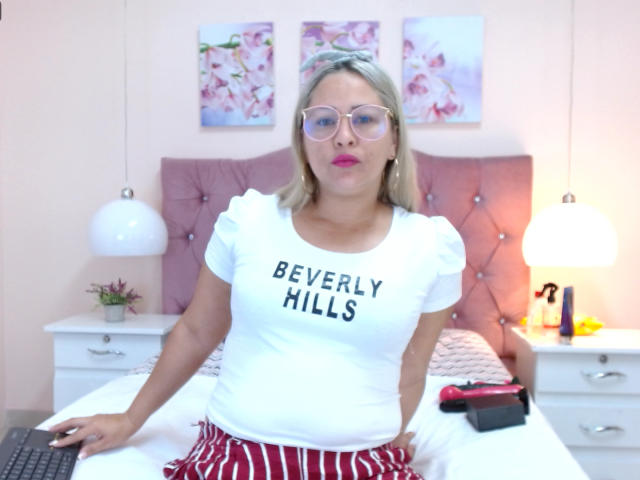 WandaaFox - Live sex cam - 14490370