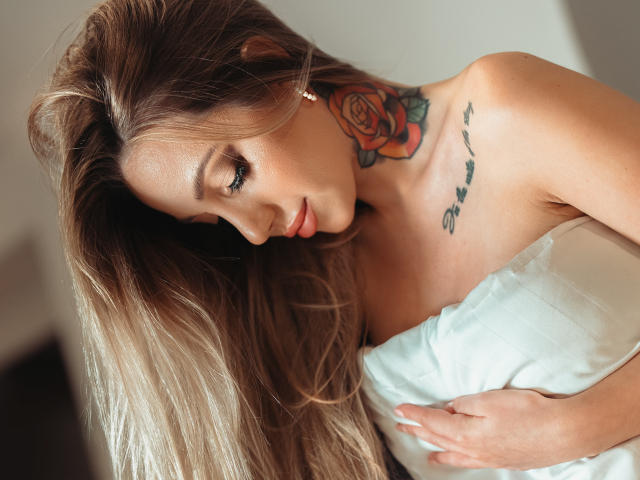 CoralieFlower - сексуальная веб-камера в реальном времени - 14677694