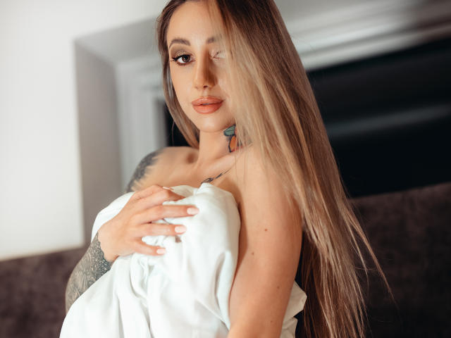 CoralieFlower - сексуальная веб-камера в реальном времени - 14677702