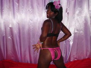 LaCaramele - Chat cam sexy with this black hair 18+ teen woman 