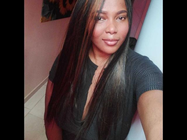 EmiraHot - Live Sex Cam - 14923462