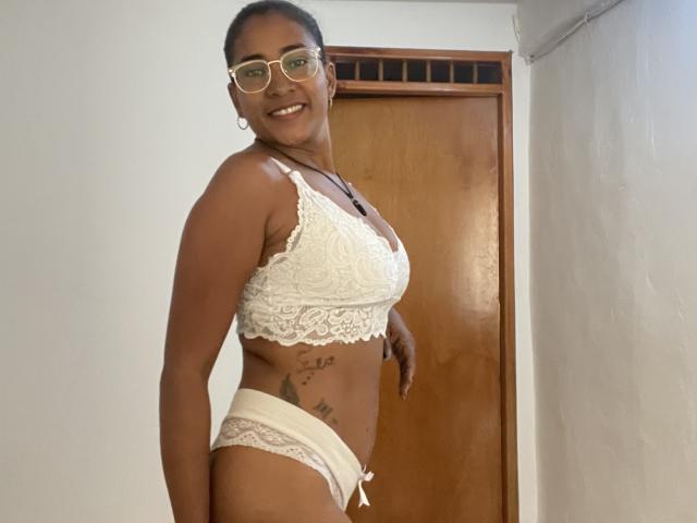 Thannia - Live sex cam - 14929562