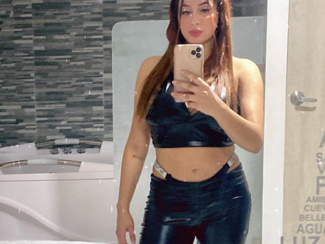 EmilyParkerr - Live sex cam - 14943490