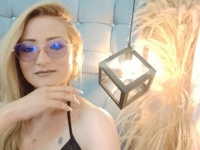 LucyRosiekus - Live sexe cam - 15012186