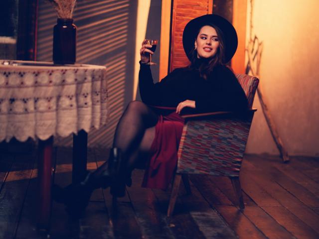 MonikaValadi - Porno na żywo i seks kamera - 15015666